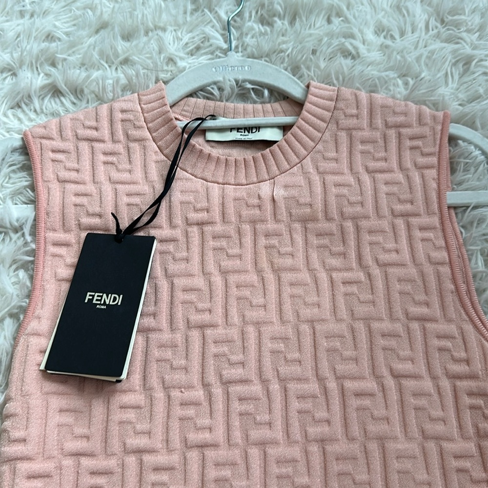 Gently used Fendi dress. Fits more like an 8.